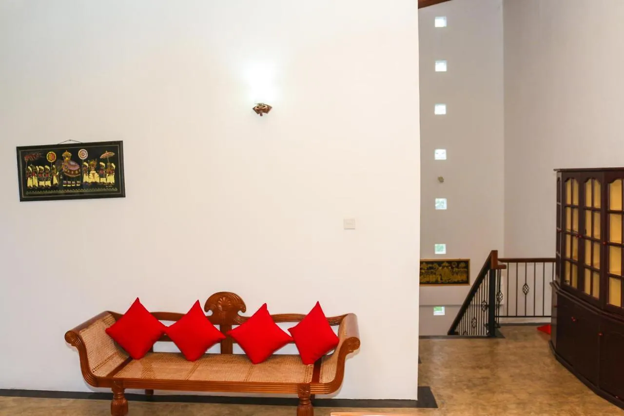River Valley Inn Канди 3*,
