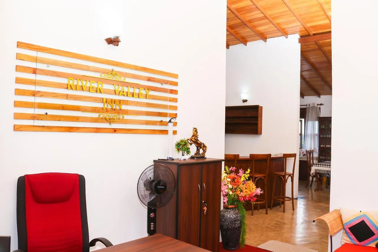 River Valley Inn Канди
