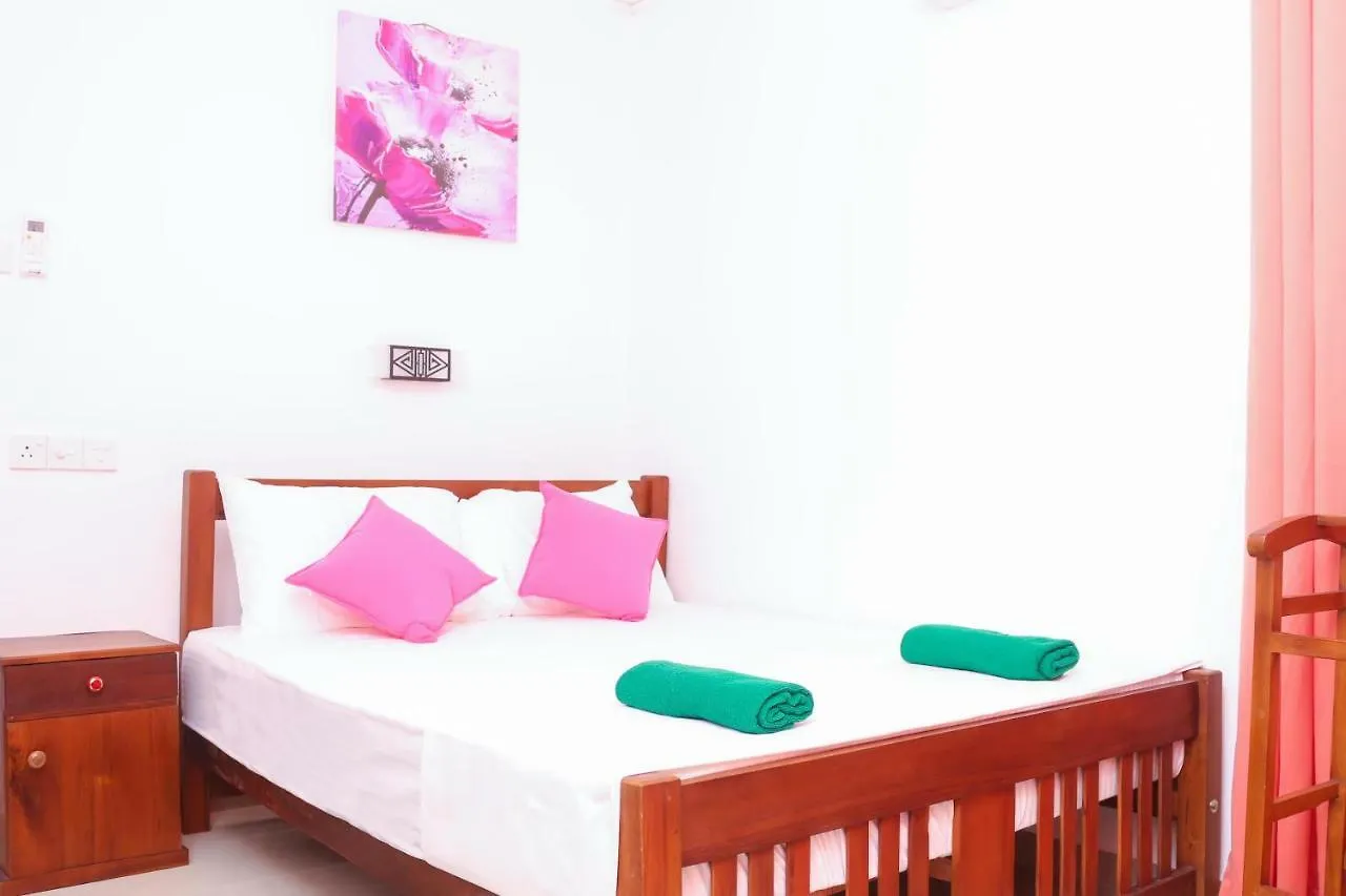 River Valley Inn Канди 3*,